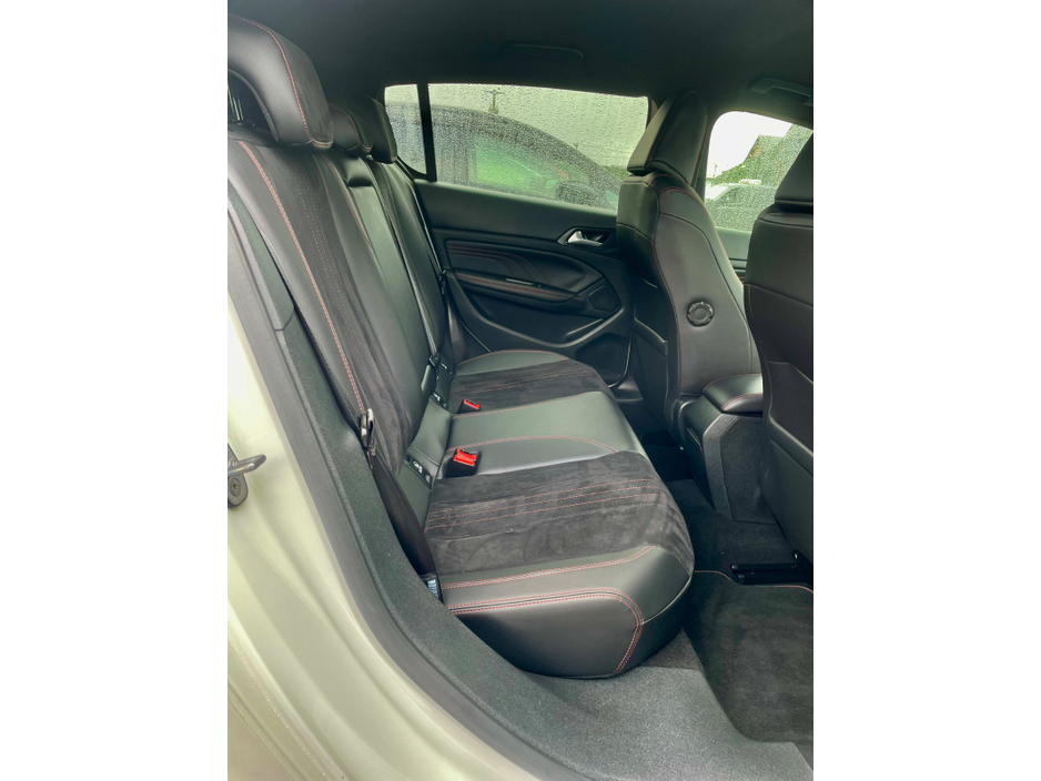 2018 Peugeot 308 - image 21