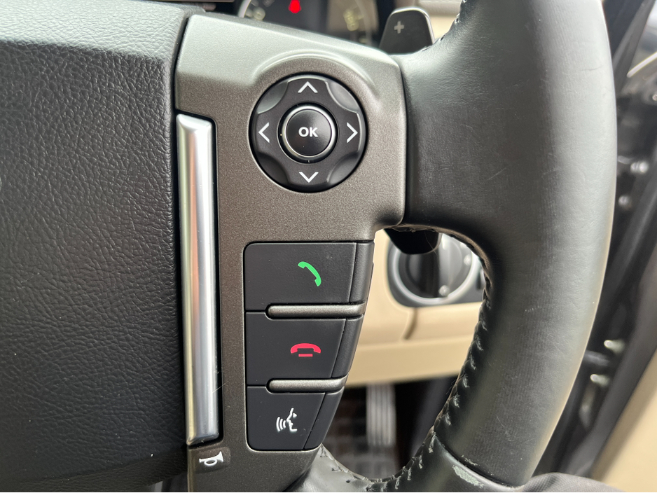 2015 Land Rover Discovery - image 23