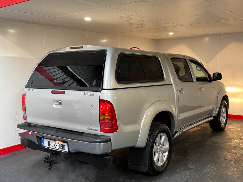 2011 Toyota Hilux - image 18