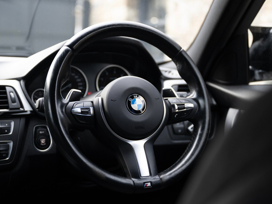2013 BMW 3 Series - image 11
