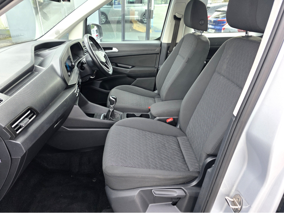 2022 Volkswagen Caddy - image 22