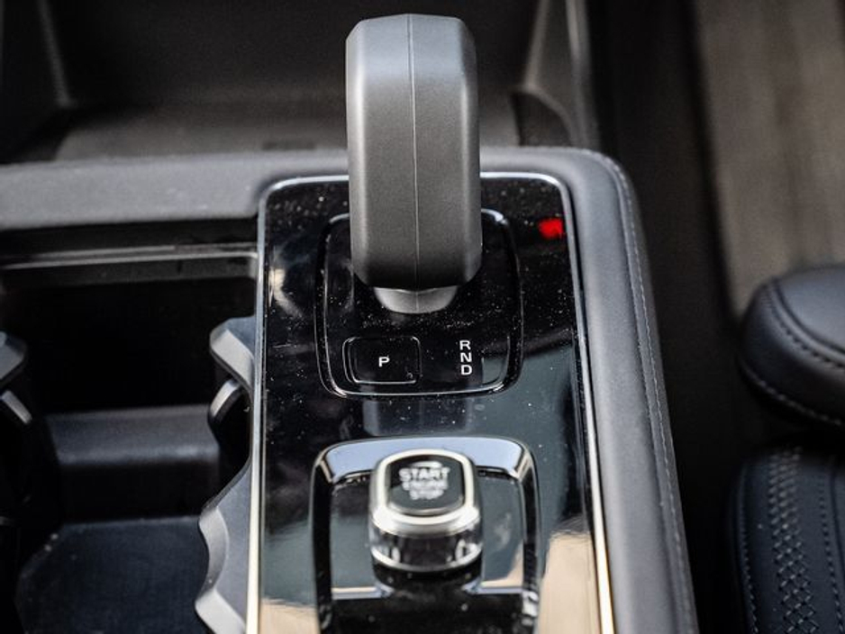 2025 Volvo XC90 - image 14