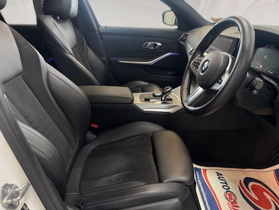 2021 BMW 3 Series - image 11