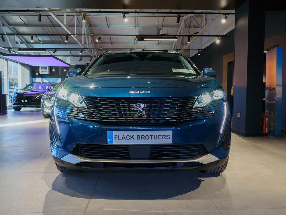 2021 Peugeot 3008 - image 3