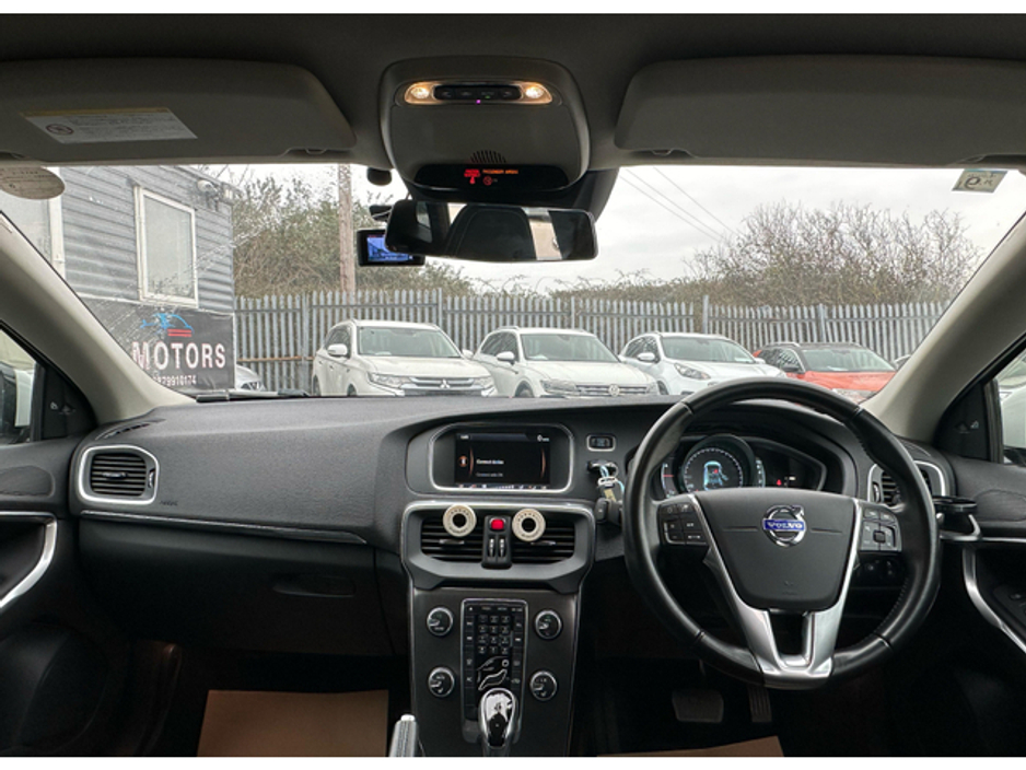 2014 Volvo V40 - image 16