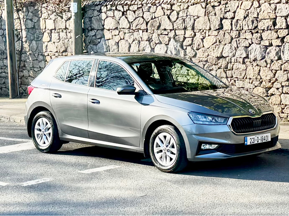 2021 Volkswagen Golf - image 2