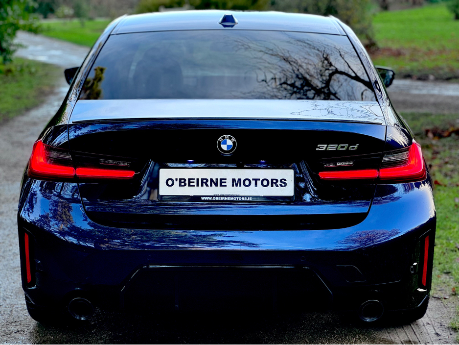 2024 BMW 3 Series - image 3