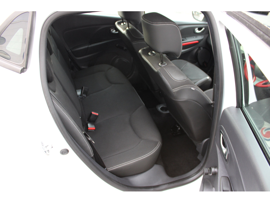 2017 Renault Clio - image 9