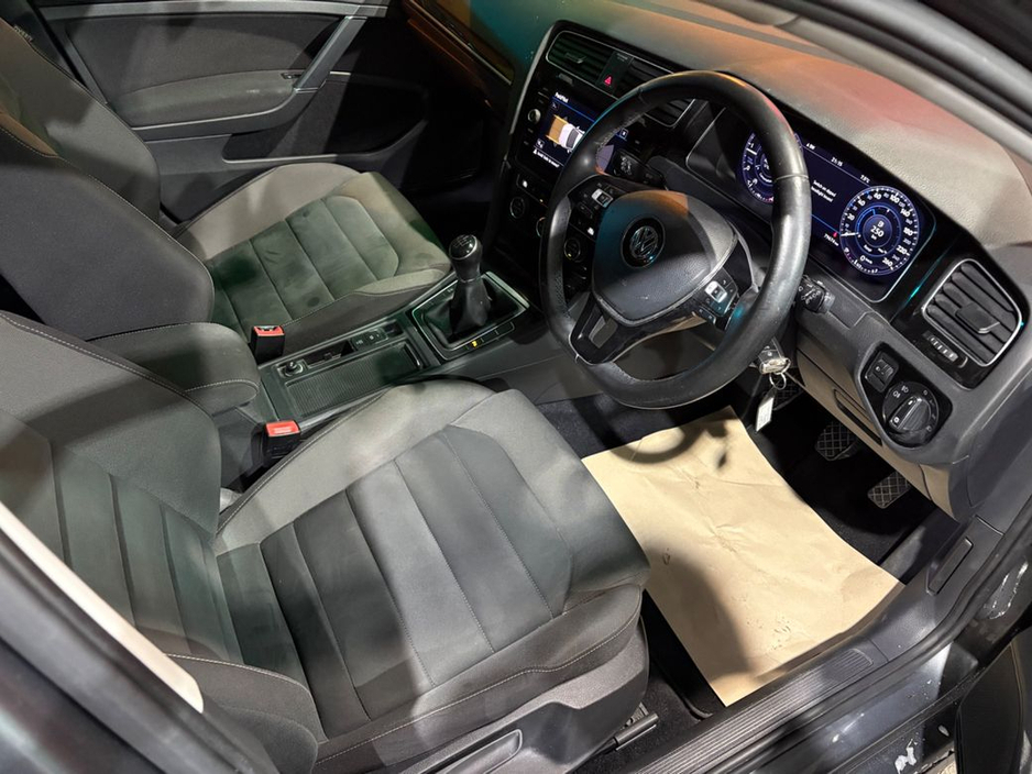 2017 Volkswagen Golf - image 8