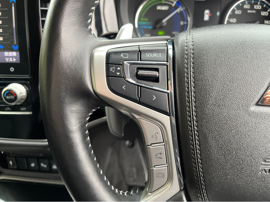 2020 Mitsubishi Outlander - image 22