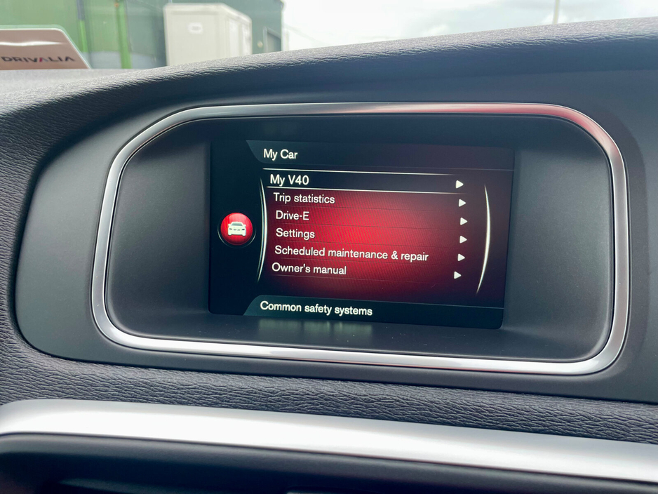 2015 Volvo V40 - image 30