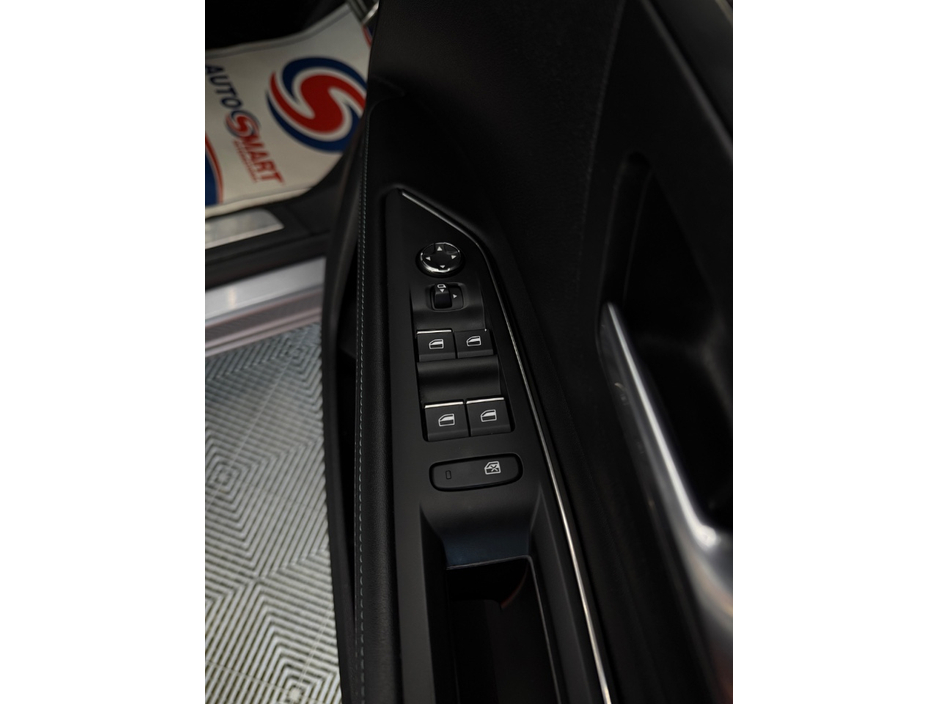 2023 Peugeot 5008 - image 12