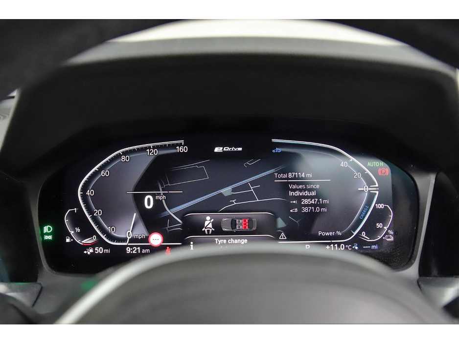 2020 BMW 3 Series - image 24