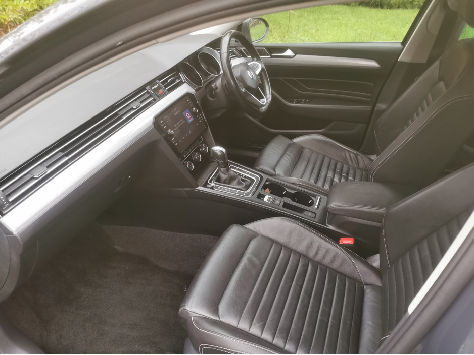 2020 Volkswagen Passat - image 23