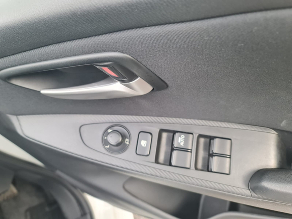 2015 Mazda Demio - image 20