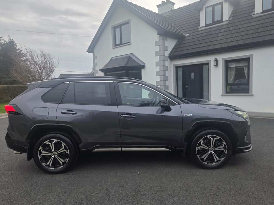 2023 Toyota Rav4 - image 5