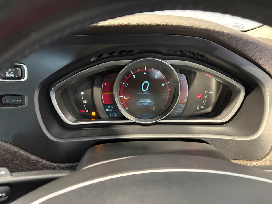 2013 Volvo V40 - image 11