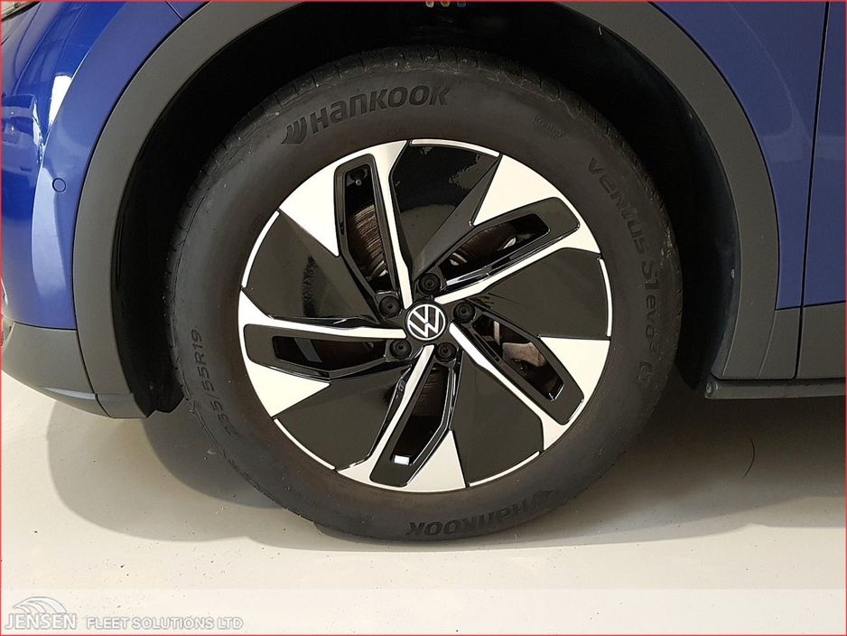 2023 Volkswagen ID.4 - image 13