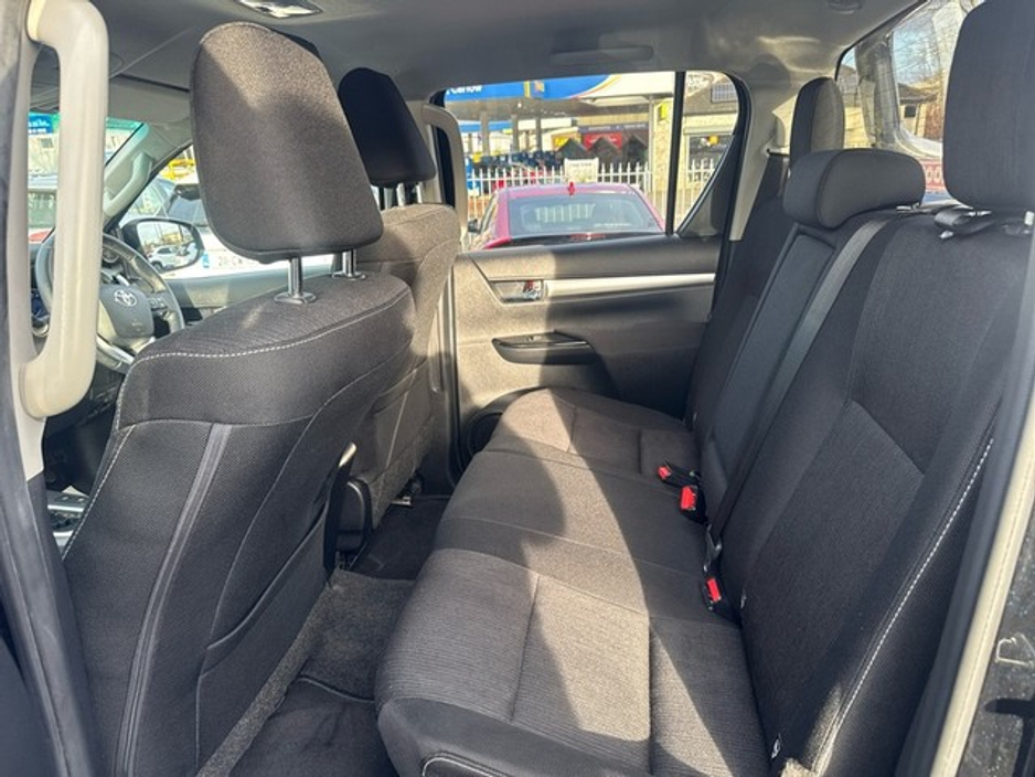 2020 Toyota Hilux - image 7