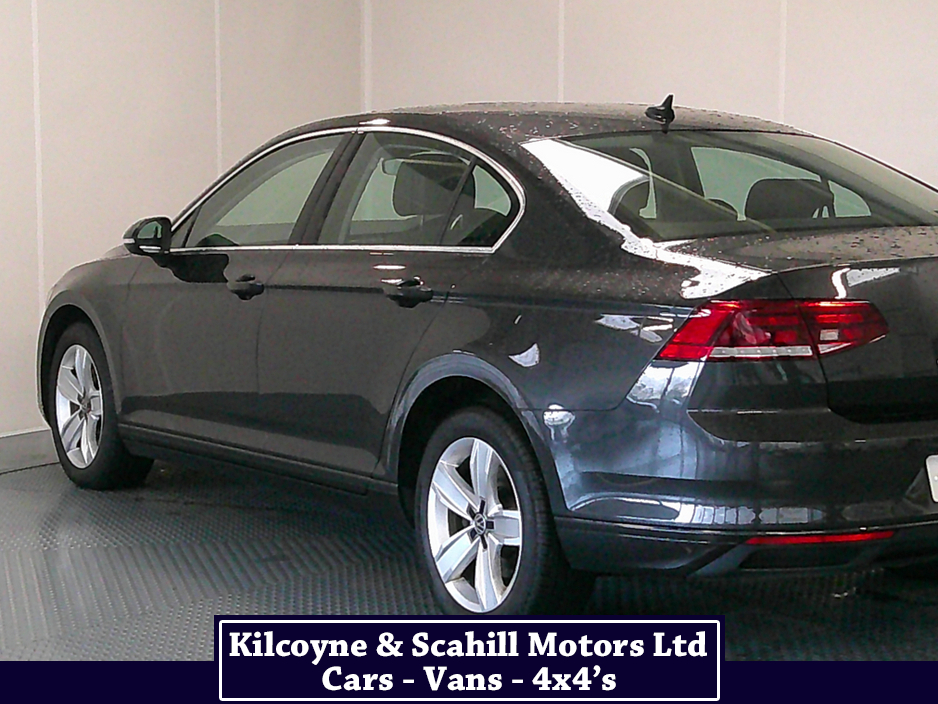 2020 Volkswagen Passat - image 11