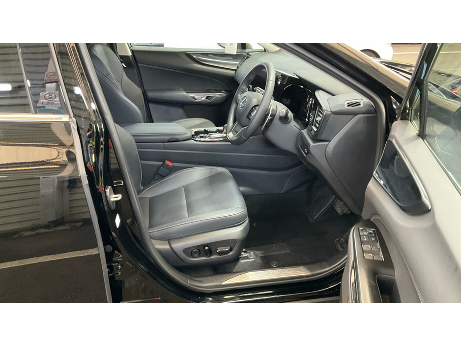 2024 Lexus NX 450 h+ - image 5