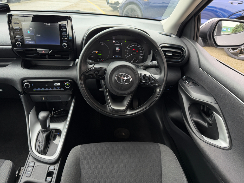 2023 Toyota Yaris - image 15