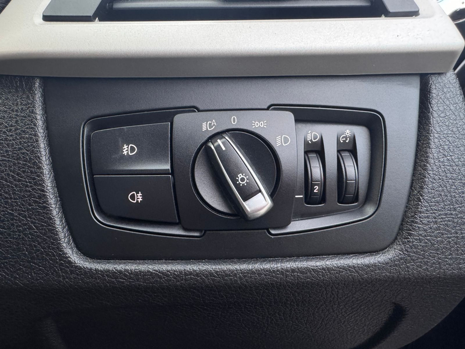 2015 BMW 3 Series - image 31