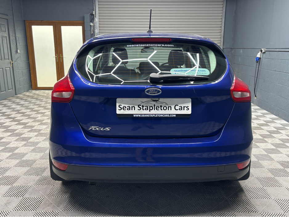 2018 Ford Focus - image 7