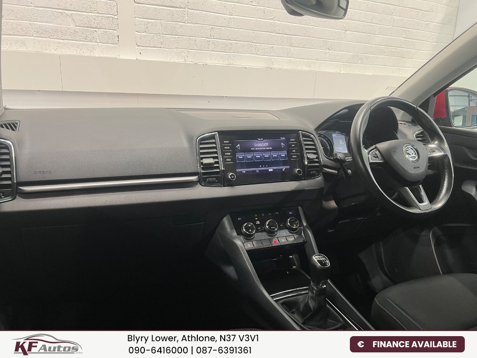 2020 Skoda Karoq - image 11