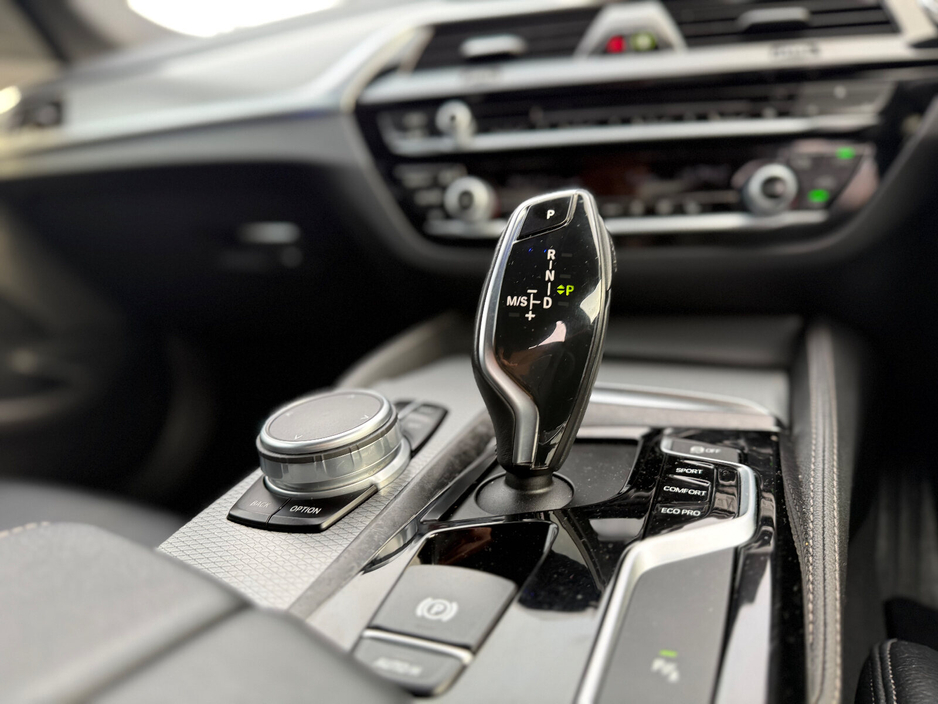 2018 BMW 5 Series - image 16