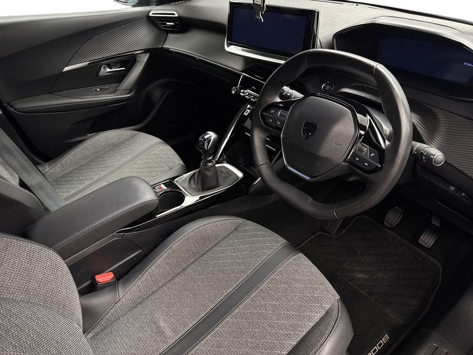 2025 Peugeot 2008 - image 6