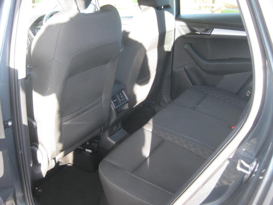 2020 Skoda Karoq - image 6