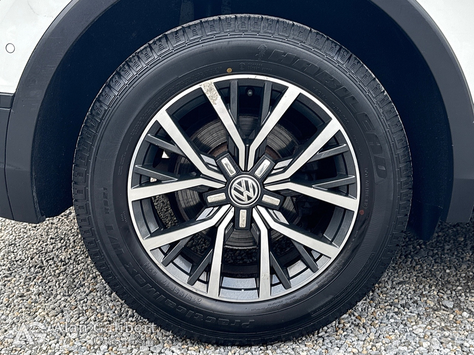 2017 Volkswagen Tiguan - image 20