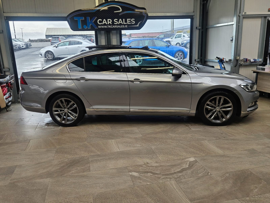 2018 Volkswagen Passat - image 4
