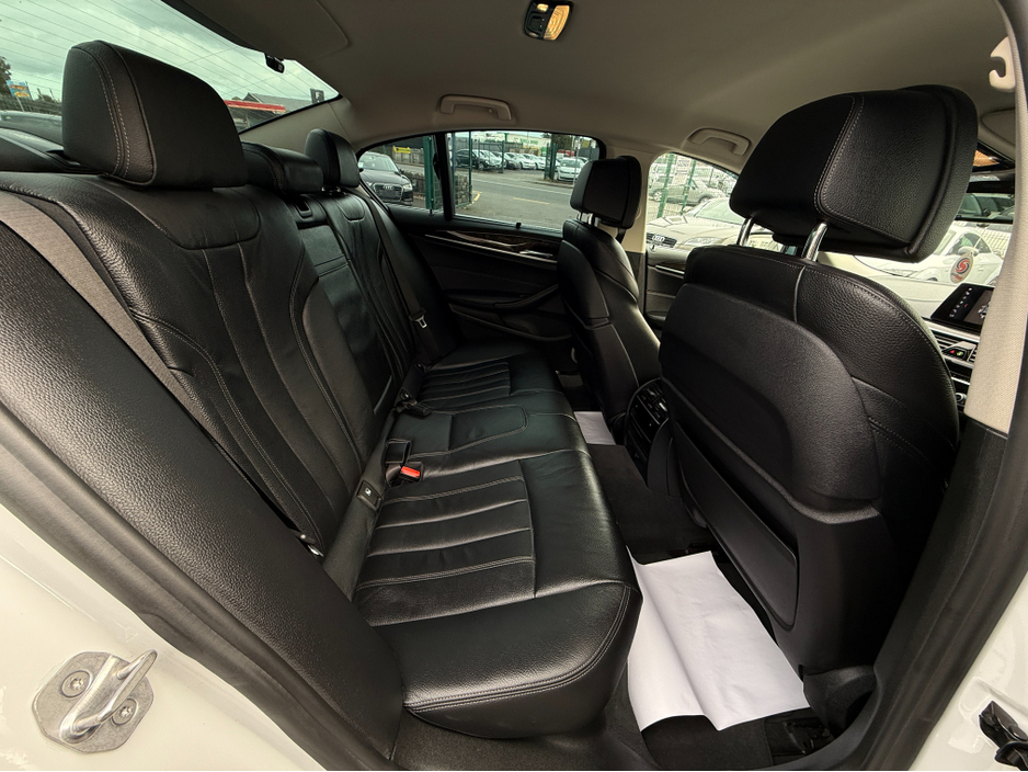 2017 BMW 5 Series - image 5