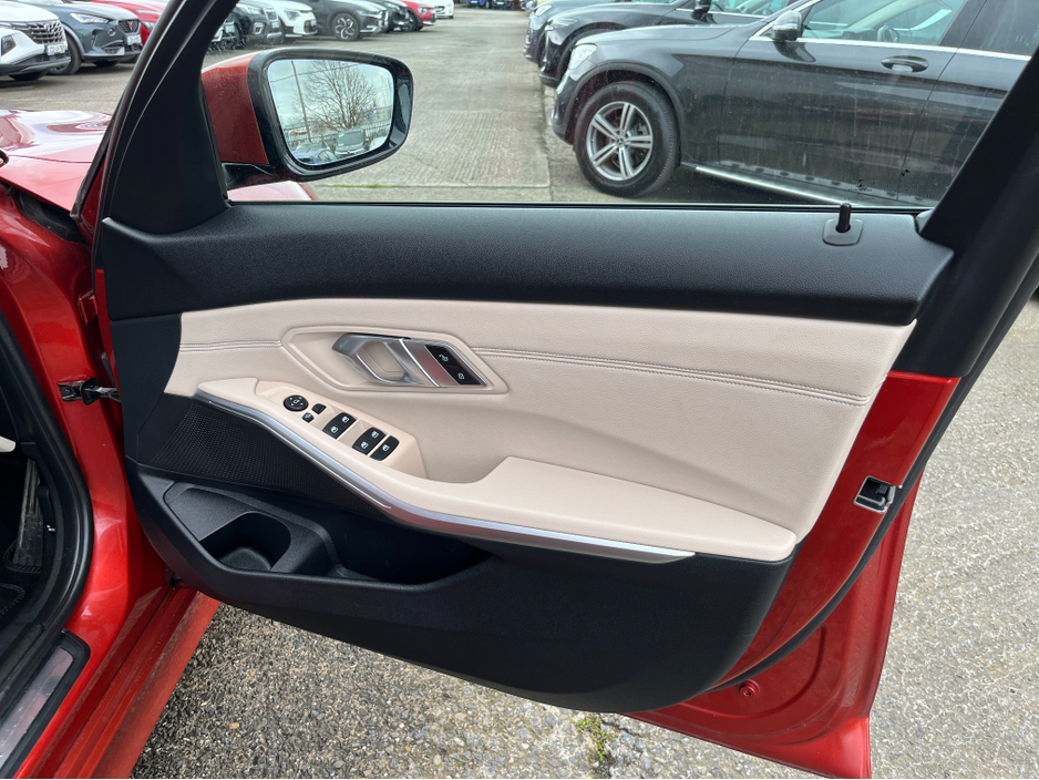 2019 BMW 3 Series - image 12