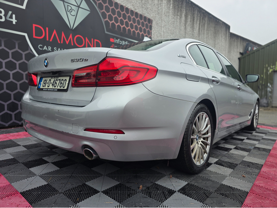 2019 BMW 5 Series - image 10