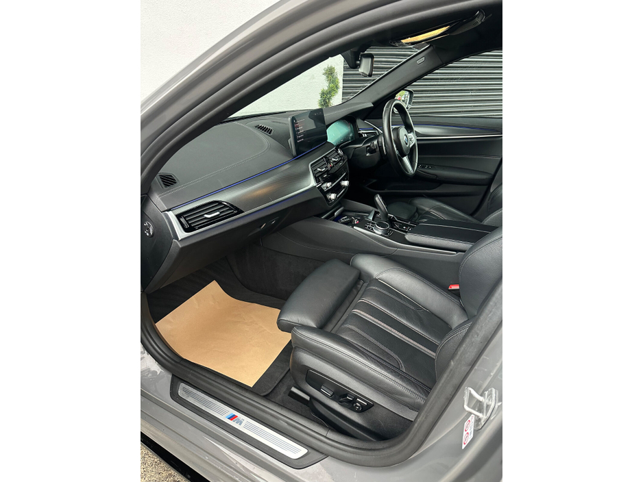 2021 BMW 5 Series - image 23