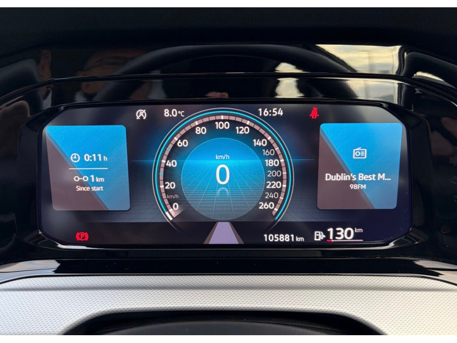 2022 Volkswagen Golf - image 3