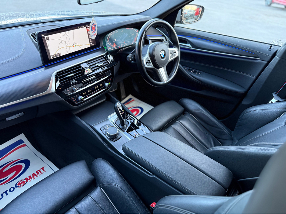 2022 BMW 5 Series - image 20