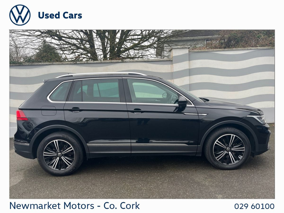 2023 Volkswagen Tiguan - image 10