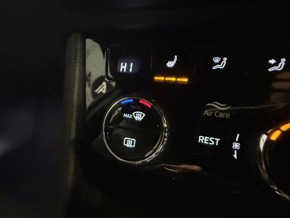 2022 Skoda Superb - image 14