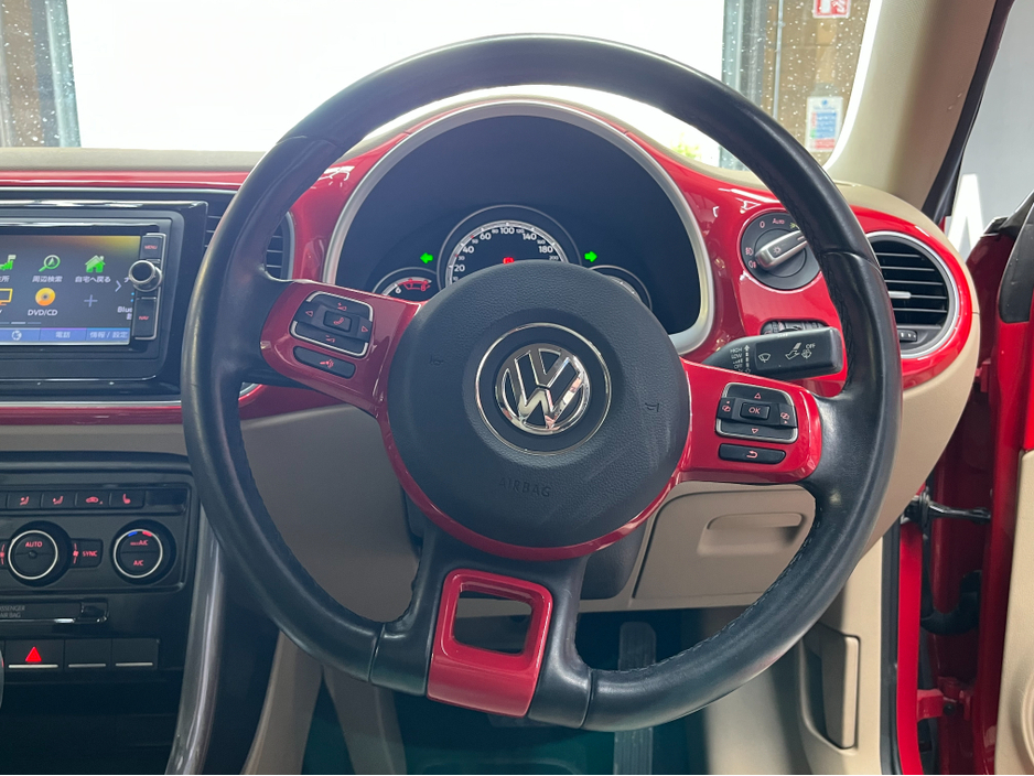 2018 Volkswagen Beetle - image 8