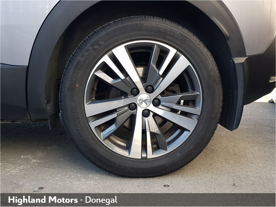 2021 Peugeot 3008 - image 10