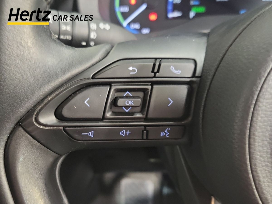 2023 Toyota Yaris Cross - image 23