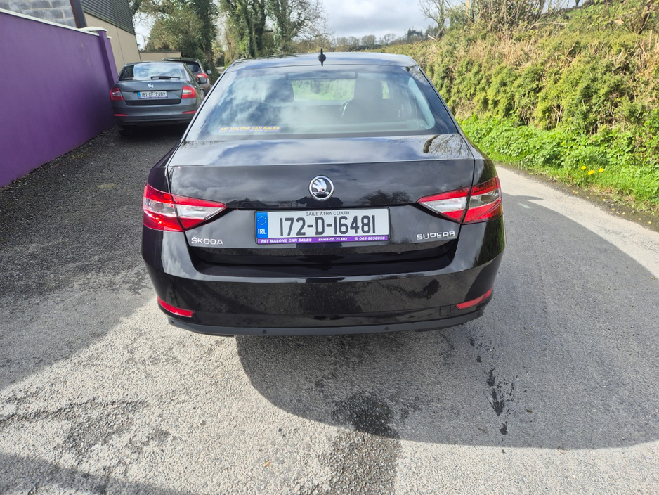 2017 Skoda Superb - image 5