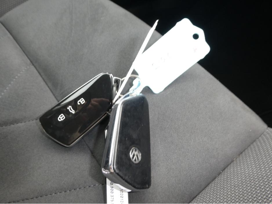 2022 Volkswagen Golf - image 38