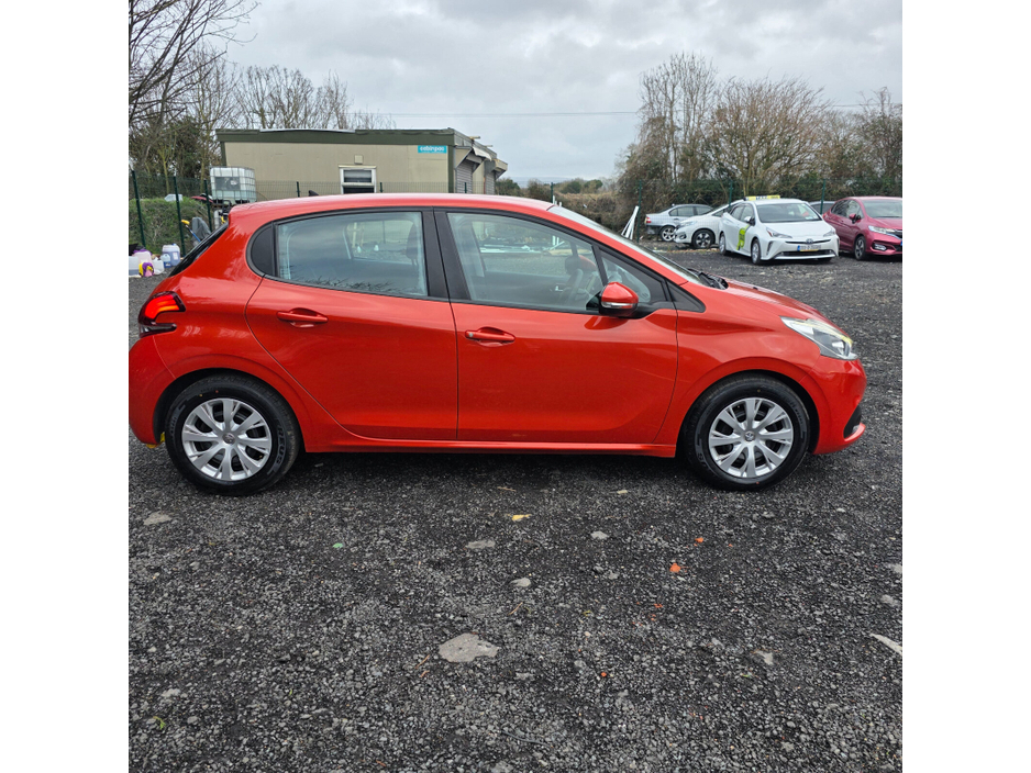 2017 Peugeot 208 1.2 PureTech 68bhp Access 3 dr €9,950