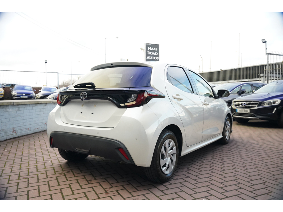 2020 Toyota Yaris - image 4