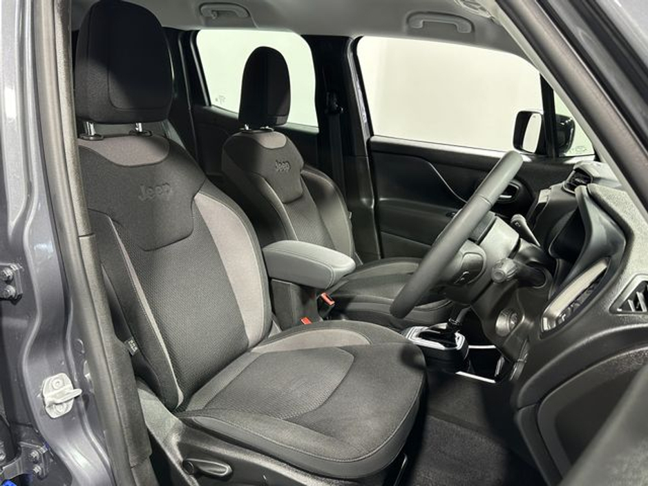 2024 Jeep Renegade - image 10